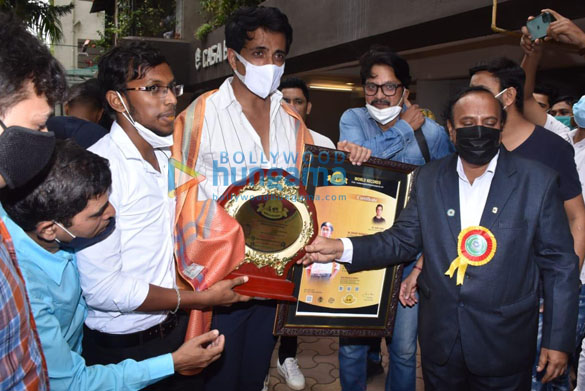 photos sonu sood snapped celebrating his birthday with the media 2
