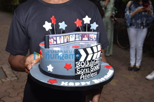 photos sonu sood snapped celebrating his birthday with the media 7