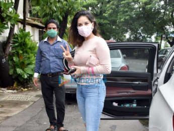 Photos: Sunny Leone snapped in Juhu