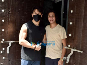 Photos: Tiger Shroff snapped at a dubbing studio in Juhu