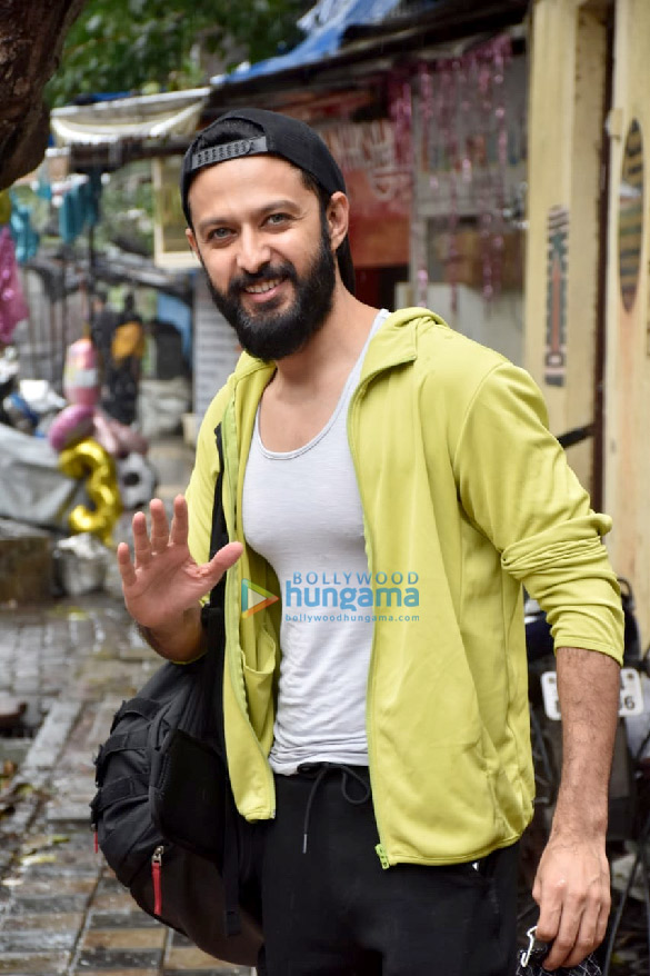 photos varun dhawan and vatsal sheth snapped at the gym in juhu 3