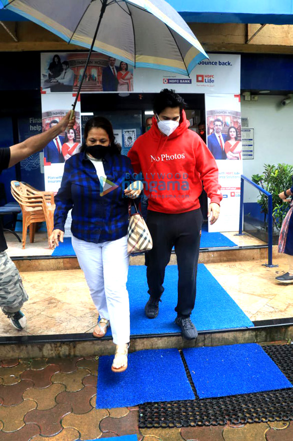 photos varun dhawan snapped with his mother at a bank in santacruz 1
