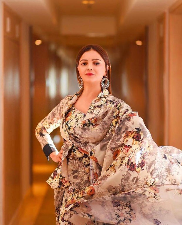Rubina Dilaik looks gorgeous in printed saree paired with collar blouse