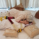 Saira Banu embraces Dilip Kumar as she says her final goodbye