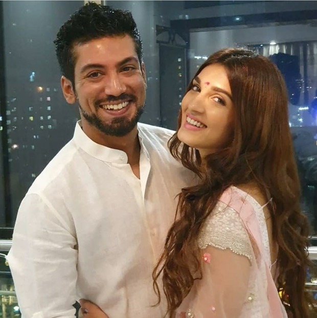 Saraswatichandra actress Shiny Doshi and fiancé Lavesh Khairajani’s mehendi event in full swing