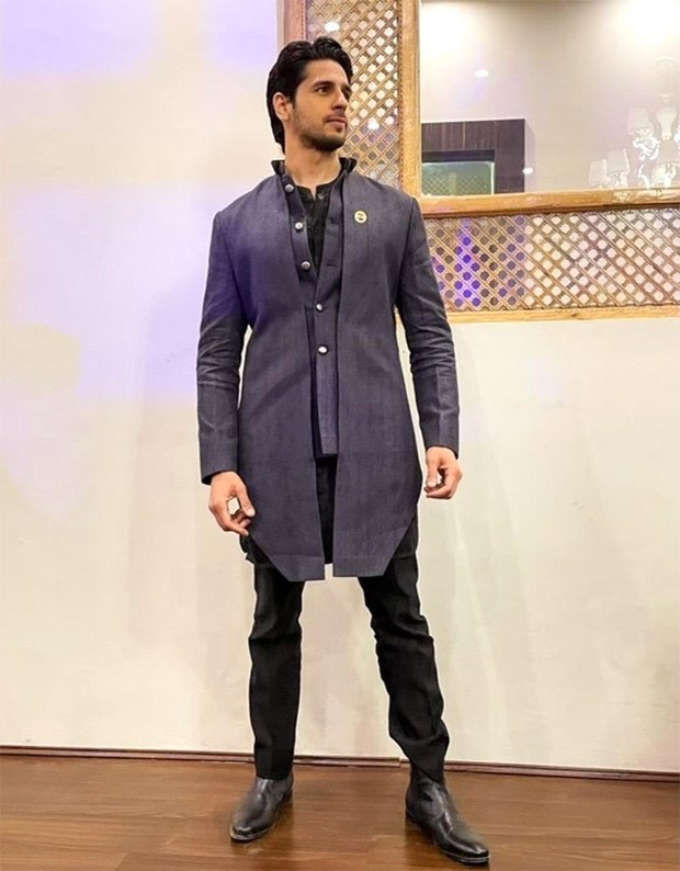 Sidharth Malhotra looks charming in a fusion kurta custom made by Kunal Rawal Sidharth Malhotra looks charming in a fusion kurta custom made by Kunal Rawal