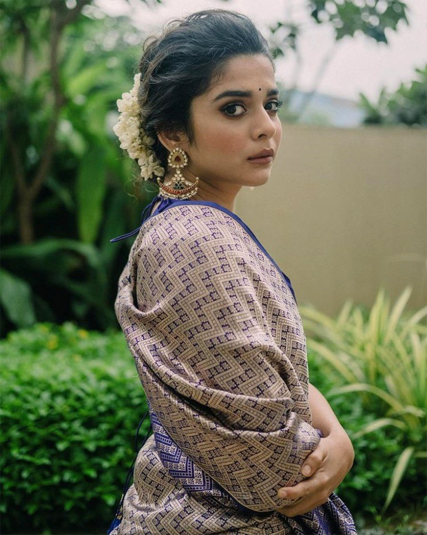 Mithila Palkar looks like a dream in THIS blue saree; see pics | Marathi  Movie News - Times of India