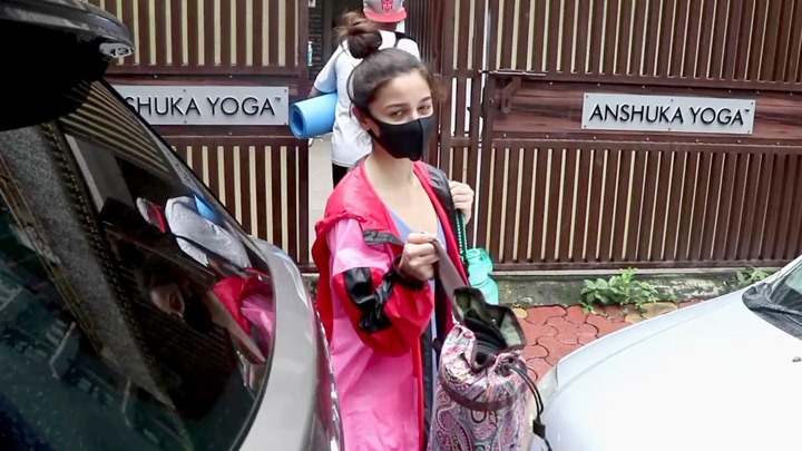 Alia Bhatt spotted post-yoga class in Bandra