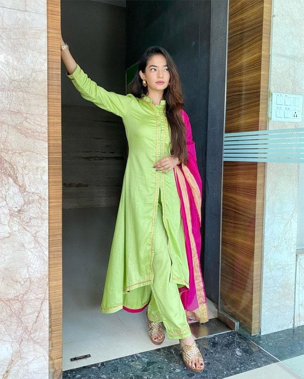 Anushka Shetty Ki Nangi Photo - Anushka Sen looks beautiful in pastel green & pink gota patti suit for her  Rakhi celebration : Bollywood News - Bollywood Hungama