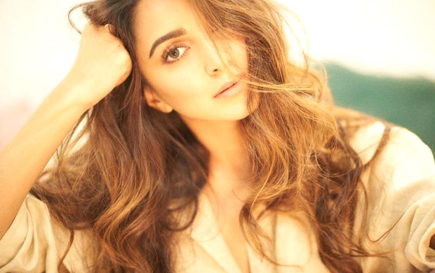 Kiara Advani gives smouldering expression for post packup shoot with Avinash Gowariker Kiara Advani gives smouldering expression for post packup shoot with Avinash Gowariker