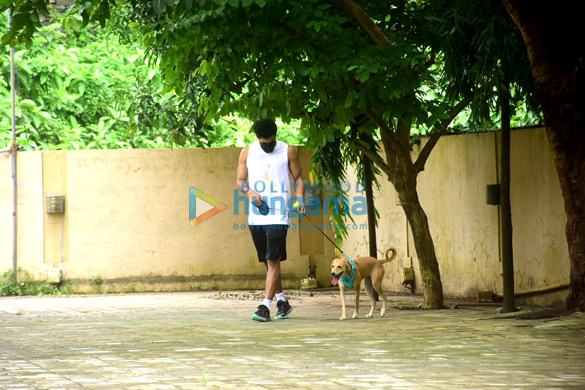 photos aditya roy kapoor spotted in bandra 4