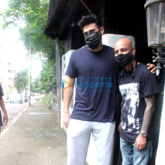 Photos: Aditya Roy Kapur spotted at Hakim's Aalim salon in Khar