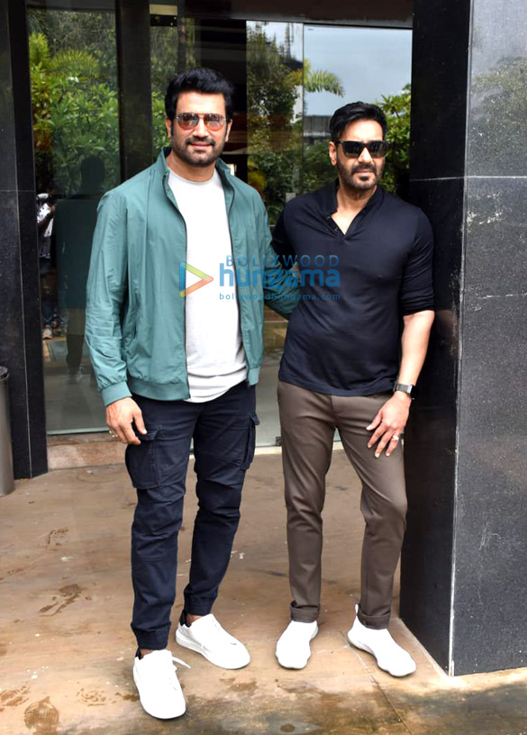 Photos: Ajay Devgn and Sharad Kelkar snapped promoting his film Bhuj – The Pride of India Photos: Ajay Devgn and Sharad Kelkar snapped promoting his film Bhuj – The Pride of India
