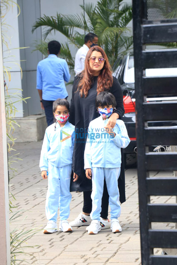 photos akshay kumar jackky bhagnani and kiara advani snapped at private airport 5