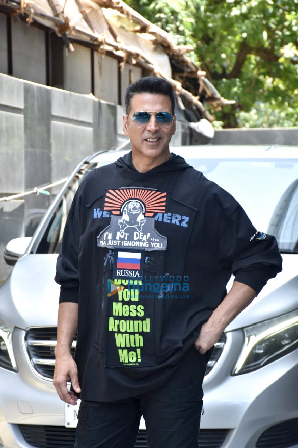 photos akshay kumar and vaani kapoor snapped promoting their film bellbottom 2