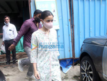 Photos: Alia Bhatt and Neetu Kapoor snapped at Krishna Raj's bungalow