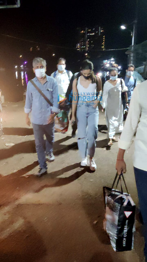 Photos: Alia Bhatt spotted at Versova Jetty Photos: Alia Bhatt spotted at Versova Jetty