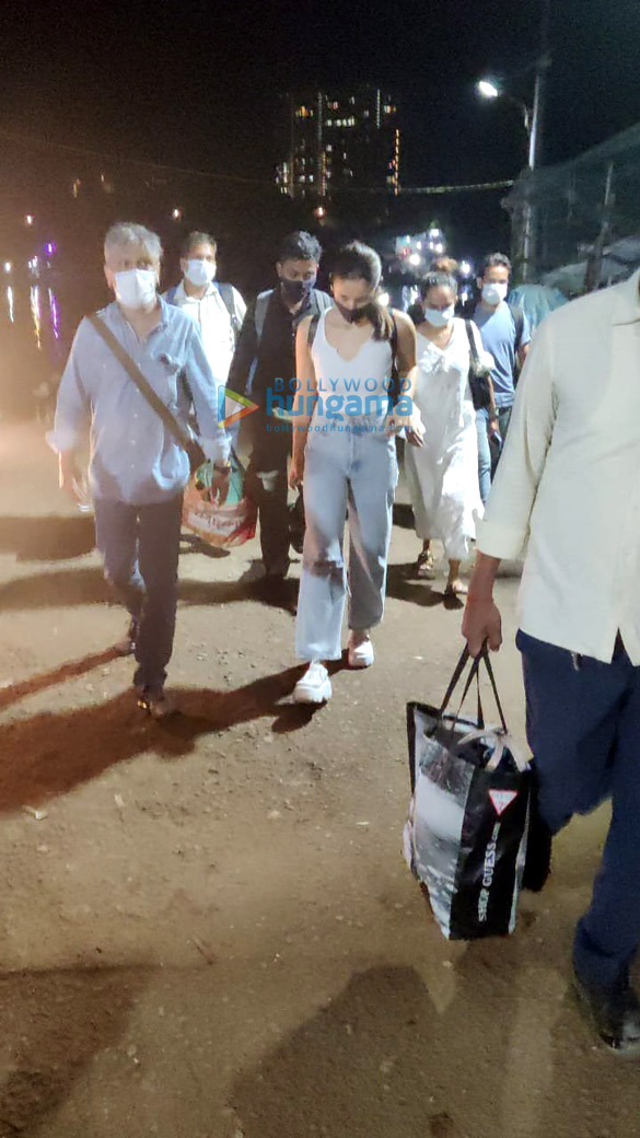 photos alia bhatt spotted at versova jetty 2
