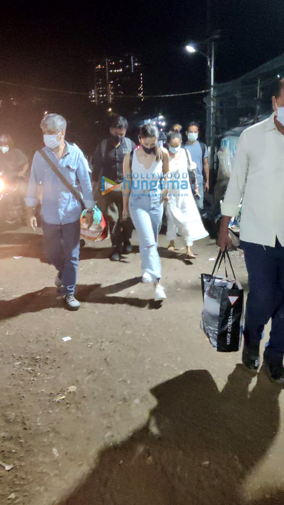 photos alia bhatt spotted at versova jetty 4