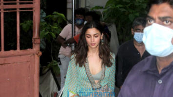 Photos: Alia Bhatt spotted in Pali Hill post her shoot