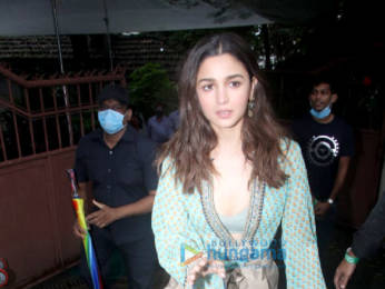 Photos: Alia Bhatt spotted in Pali Hill post her shoot