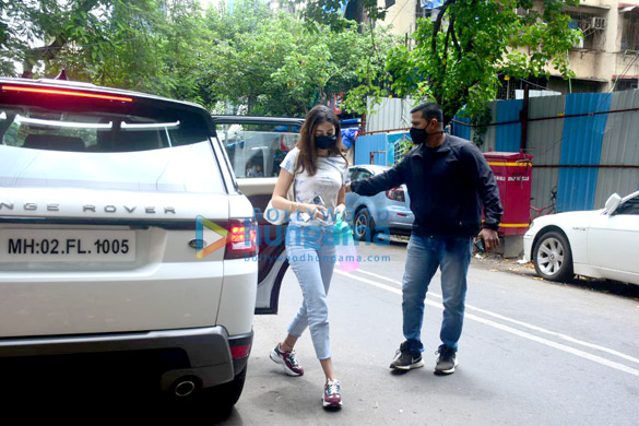 photos ananya panday spotted at zoya akhtars office in bandra 2