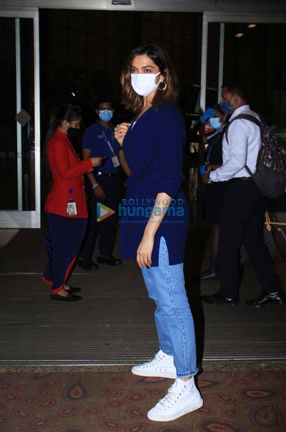 Photos: Deepika Padukone and Tamannaah Bhatia snapped at the airport Photos: Deepika Padukone and Tamannaah Bhatia snapped at the airport