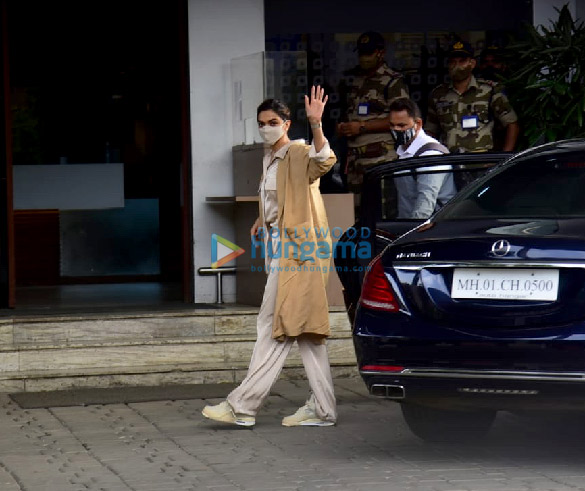 Photos: Deepika Padukone snapped at the airport in Kalina Photos: Deepika Padukone snapped at the airport in Kalina