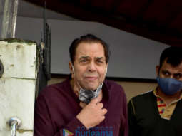 Photos: Dharmendra snapped at a dental clinic in Juhu