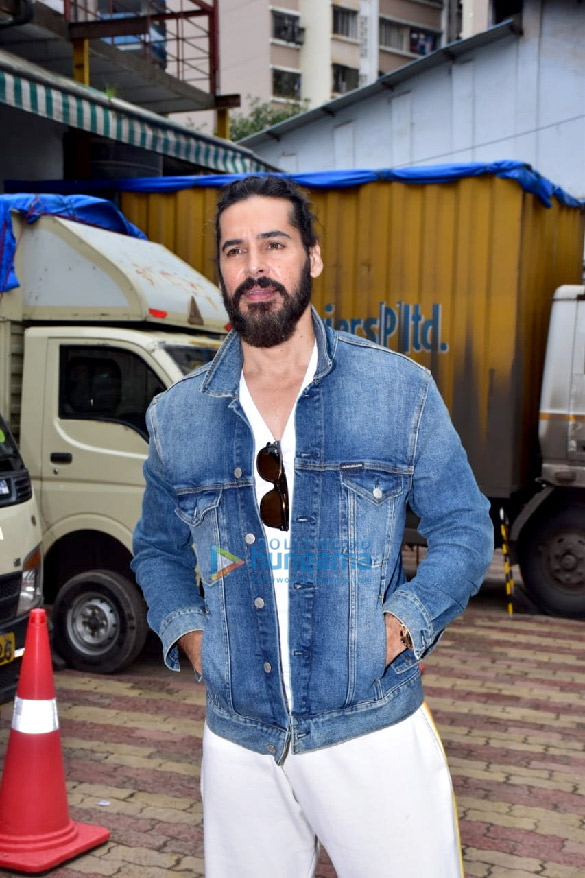 Photos: Dino Morea snapped in Andheri