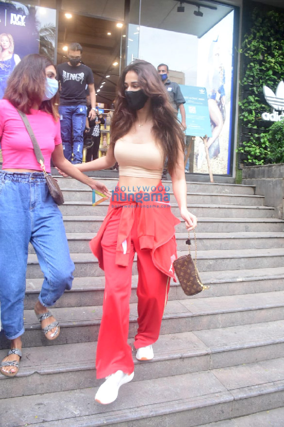 photos disha patani snapped in bandra 2 3