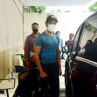 Photos: Hrithik Roshan snapped in Bandra
