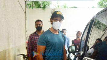 Photos: Hrithik Roshan snapped in Bandra
