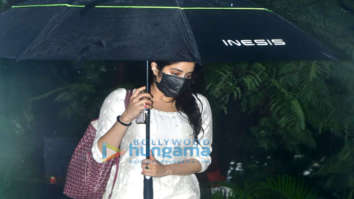 Photos: Janhvi Kapoor spotted at a gym in Bandra