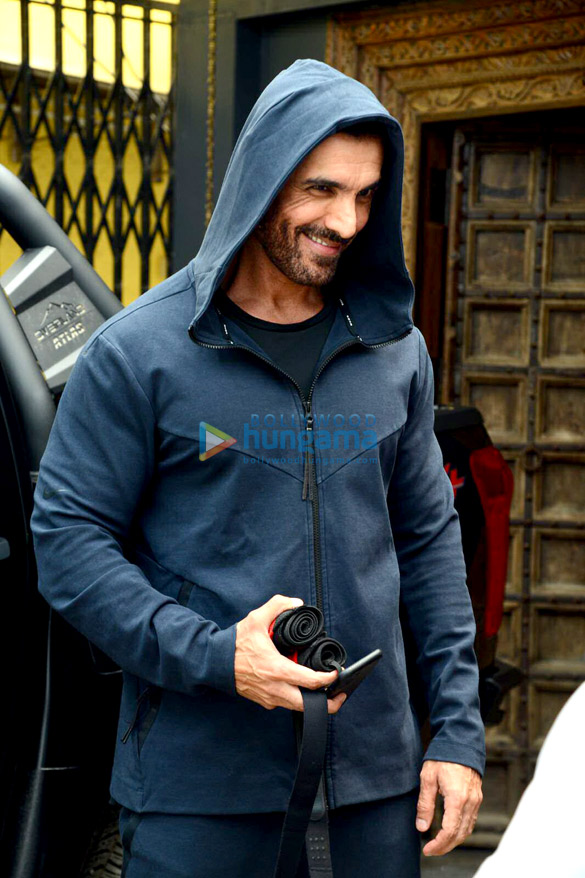 photos john abraham snapped in bandra 3 3