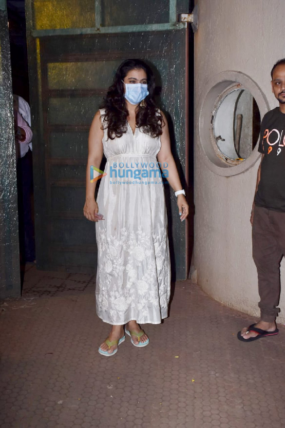 photos kajol celebrates her birthday with her fans 4