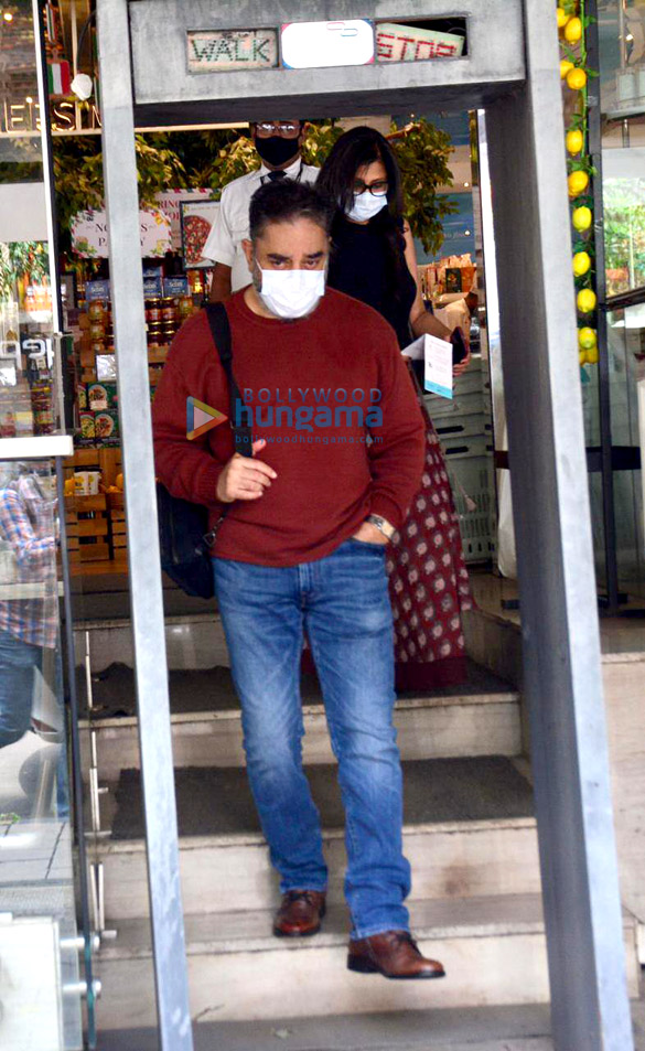 Photos: Kamal Haasan spotted at Foodhall in Santacruz Photos: Kamal Haasan spotted at Foodhall in Santacruz