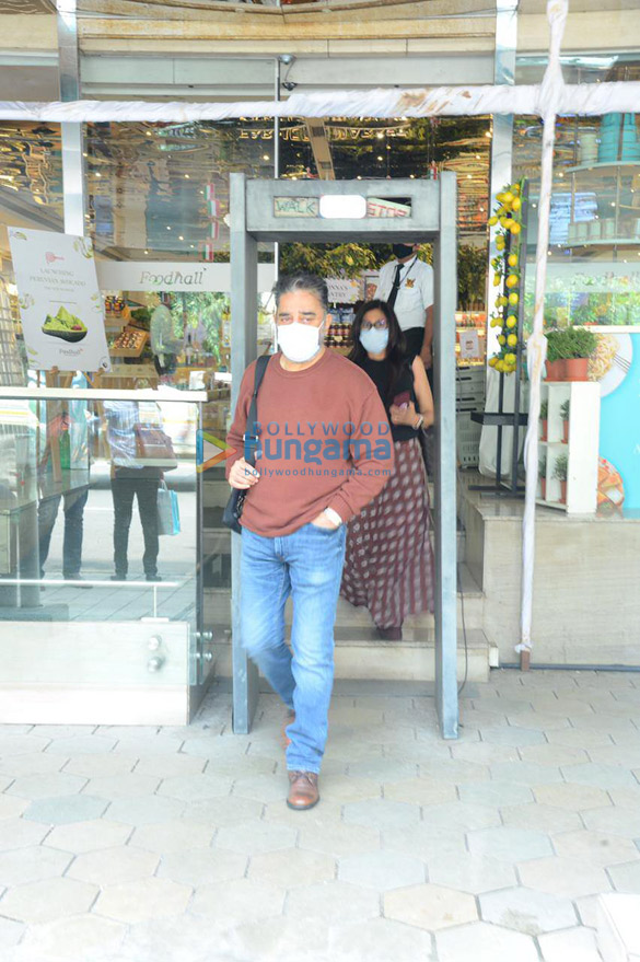 photos kamal haasan spotted at foodhall in santacruz 2