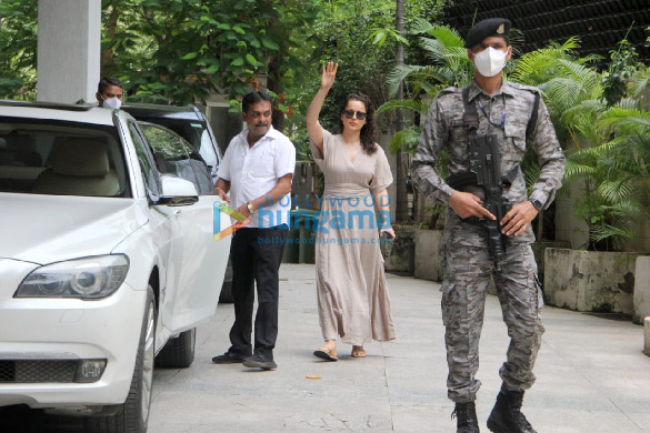 photos kangana ranaut spotted in bandra 2