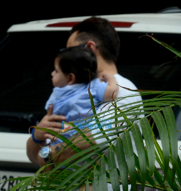 photos kareena kapoor khan saif ali khan jeh ali khan snapped in bandra 2