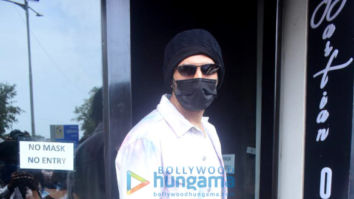 Photos: Kartik Aaryan spotted at Bastian in Bandra