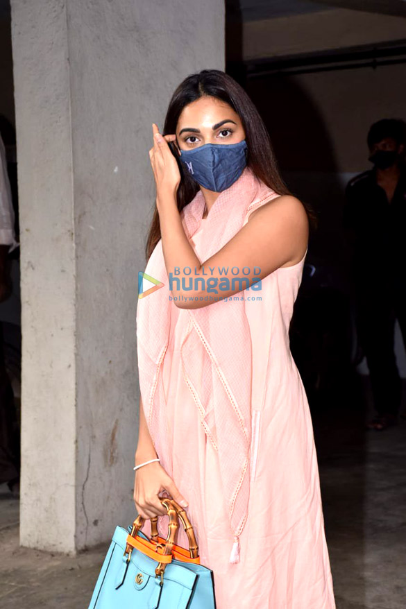 photos kiara advani snapped in andheri 3