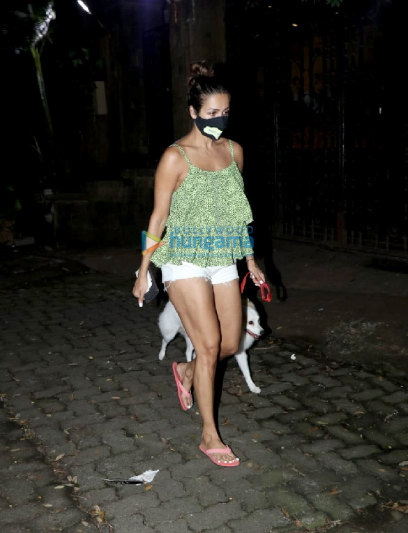 photos malaika arora snapped in bandra 1 5