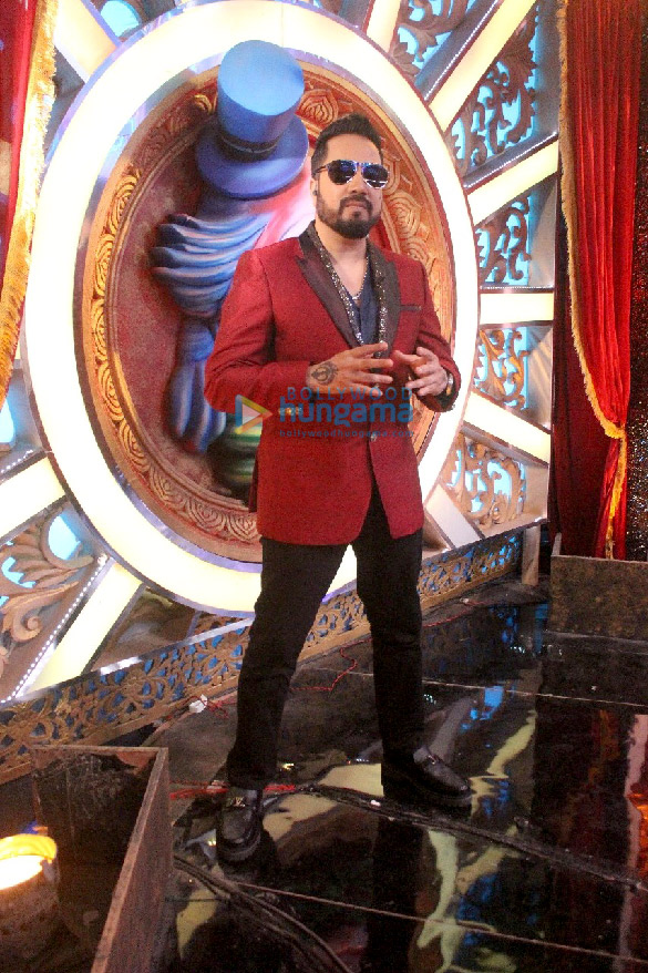 photos mallika sherawat raveena tandon and others snapped on sets of zee comedy show 8