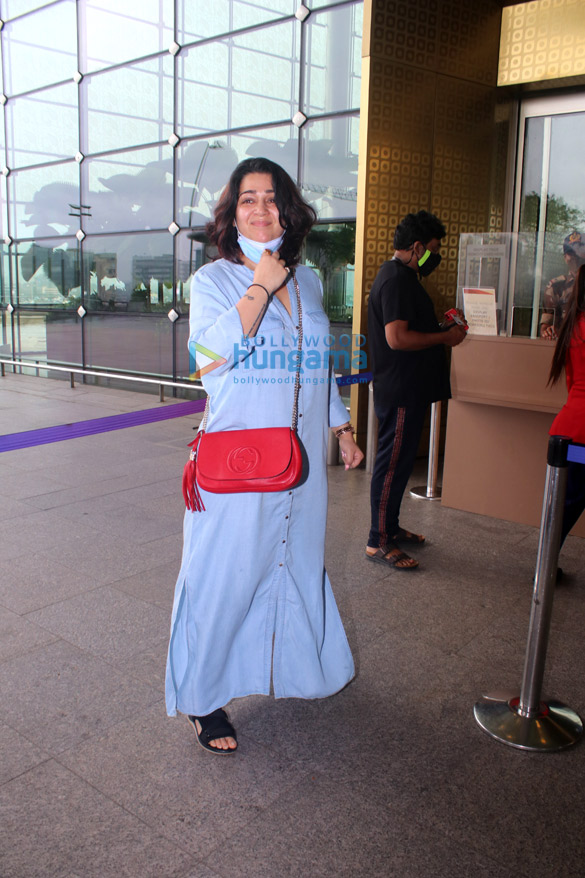 photos mouni roy janhvi kapoor khushi kapoor and others snapped at the airport 4