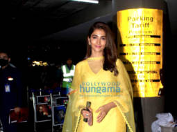Photos: Pooja Hegde, Pulkit Samrat, Kriti Kharbanda and others snapped at the airport