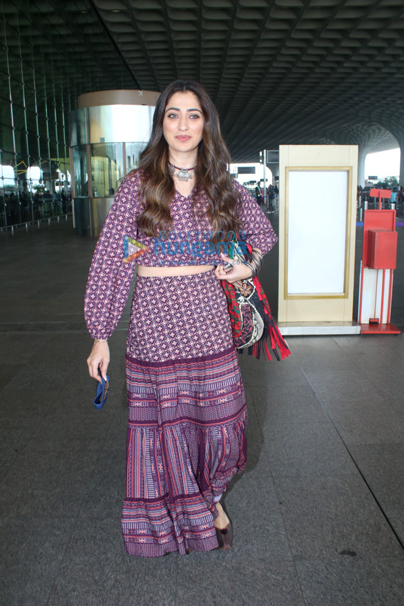 photos pooja hegde pulkit samrat kriti kharbanda and others snapped at the airport 1
