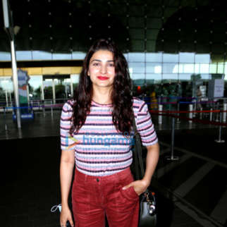 Photos: Prachi Desai, Akanksha Puri and Suniel Shetty snapped at the airport