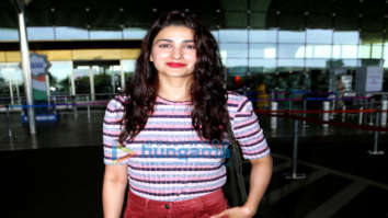 Photos: Prachi Desai, Akanksha Puri and Suniel Shetty snapped at the airport