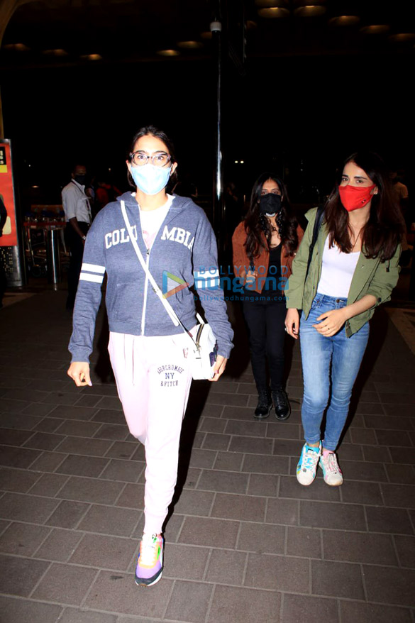 photos rakul preet singh sara ali khan radhika madan and others snapped at the airport 2